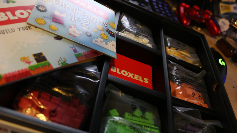 Illustration for article titled Bloxels Lets You Make Video Games With Colorful Plastic Cubes